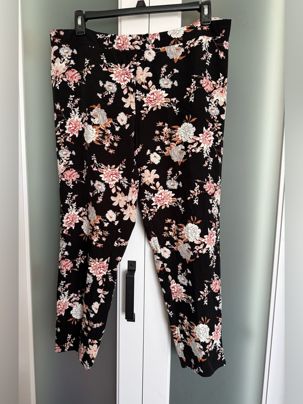 Jules & Leopold Black Floral Wide-Leg Cropped Pants